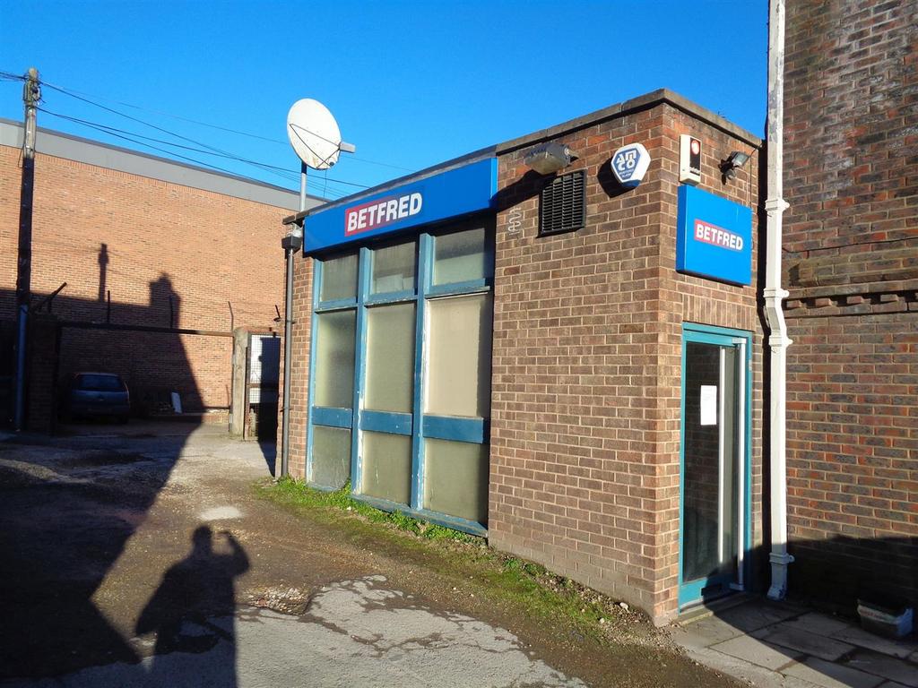 High Street, Northallerton Retail property (high street) to rent £625 pcm (£144 pw)