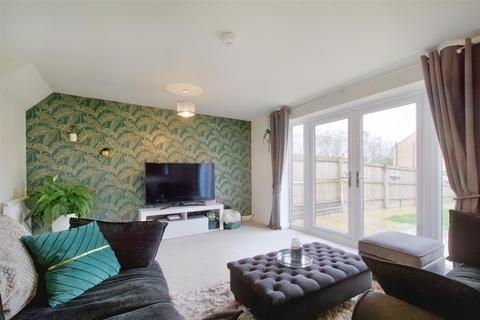 6 Headstocks Close, Nottingham, NG6 8ZY