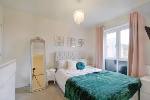6 Headstocks Close, Nottingham, NG6 8ZY