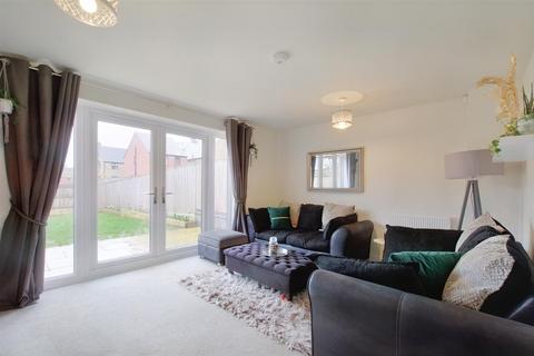 6 Headstocks Close, Nottingham, NG6 8ZY
