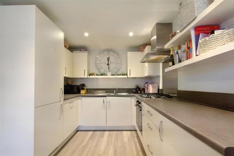 6 Headstocks Close, Nottingham, NG6 8ZY