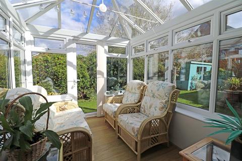 2 bedroom detached bungalow for sale - Park Drive, Claverdon, Warwick