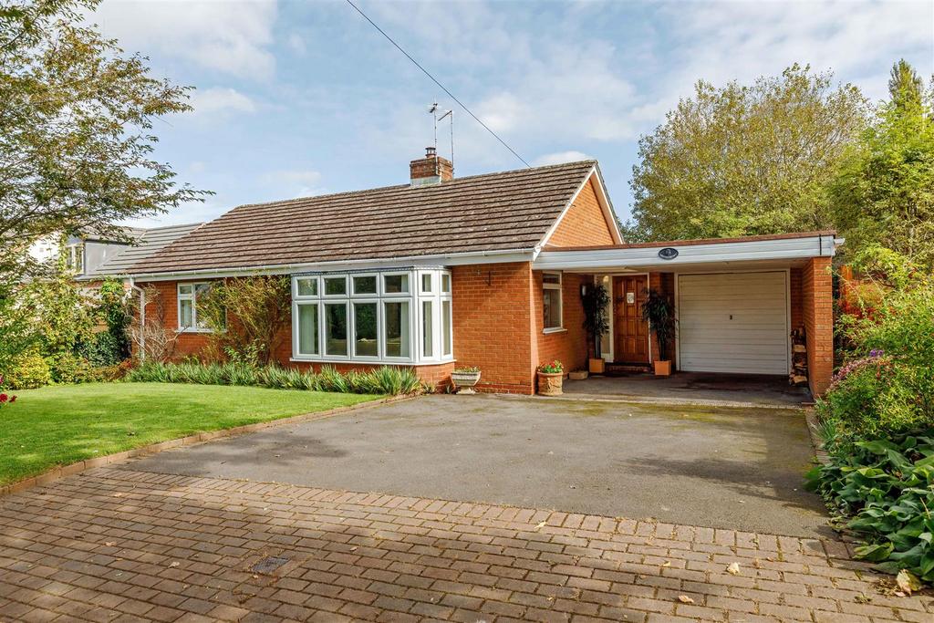 Park Drive, Claverdon, Warwick 2 bed detached bungalow for sale £470,000