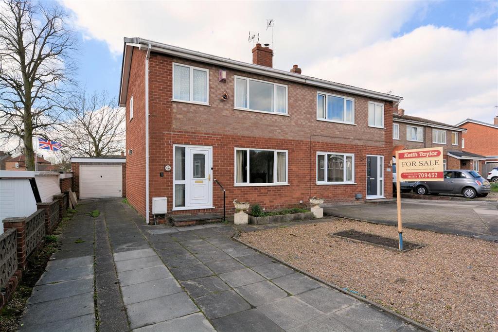 Hillfield, Selby 3 bed semidetached house for sale £220,000