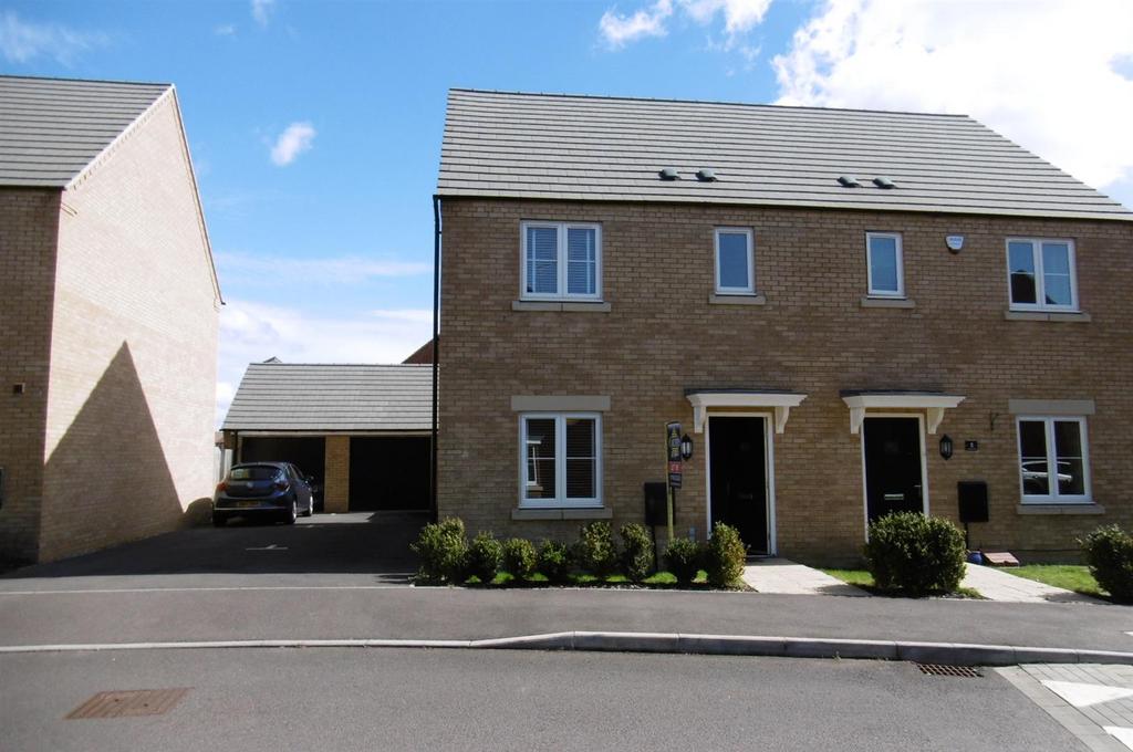 Portland Court, Oakridge Park, Milton... 3 bed detached house £1,395