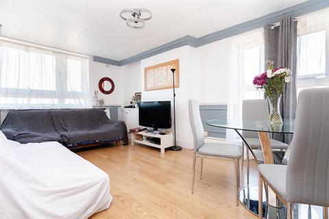 2 bedroom flat for sale, Thomas Hollywood House, Approach Road, London
