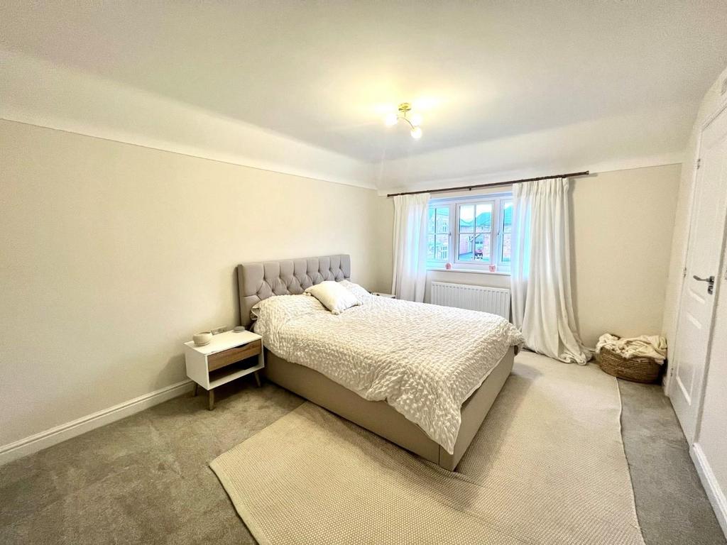 Bedroom 1.jpg