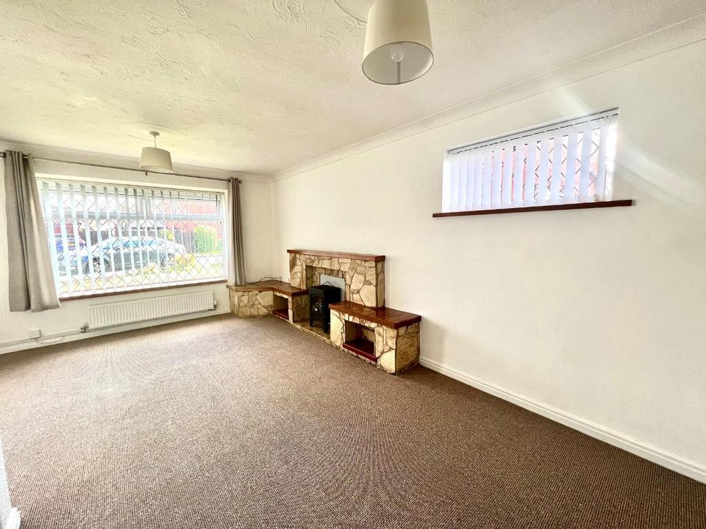 Oakmere Drive, Great Sutton... 2 bed detached bungalow £875 pcm (£202 pw)