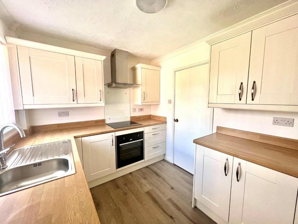 Kitchen 2.jpg