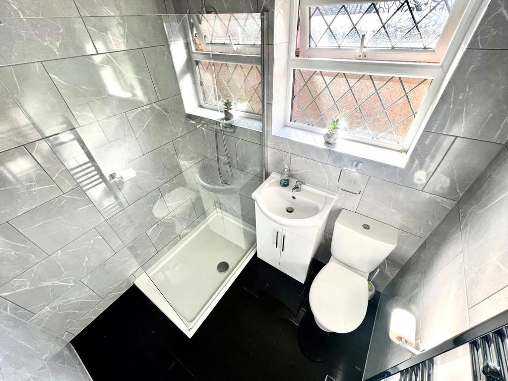 Shower Room.jpg