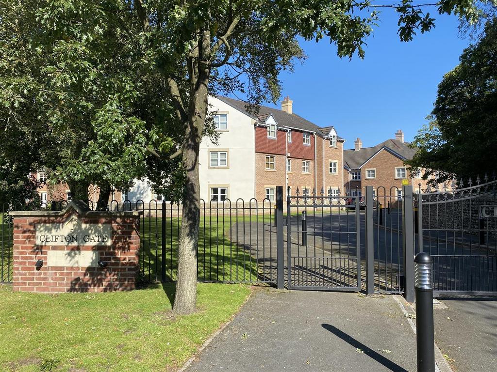 Clifton Gate, Lytham 2 bed apartment for sale £225,000