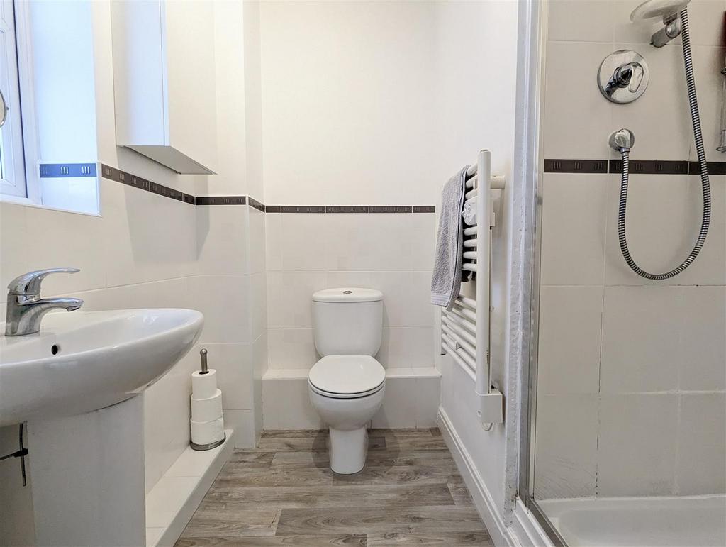 En suite shower room/wc