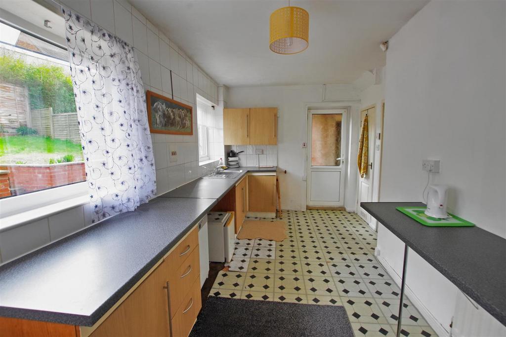 Moorcroft Drive, Dewsbury 3 bed semidetached house £110,000