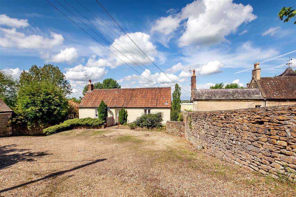 Old Parish Lane, Chipping Sodbury BS37 4 bed cottage £2,000 pcm (£462 pw)