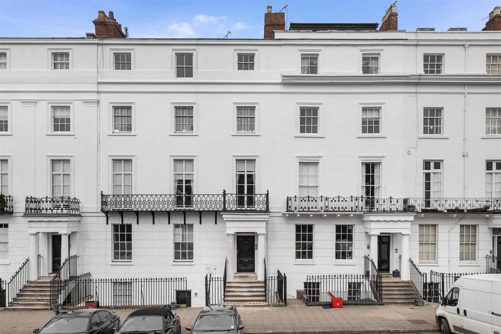Clarendon Square, Leamington Spa 3 bed apartment for sale £395,000