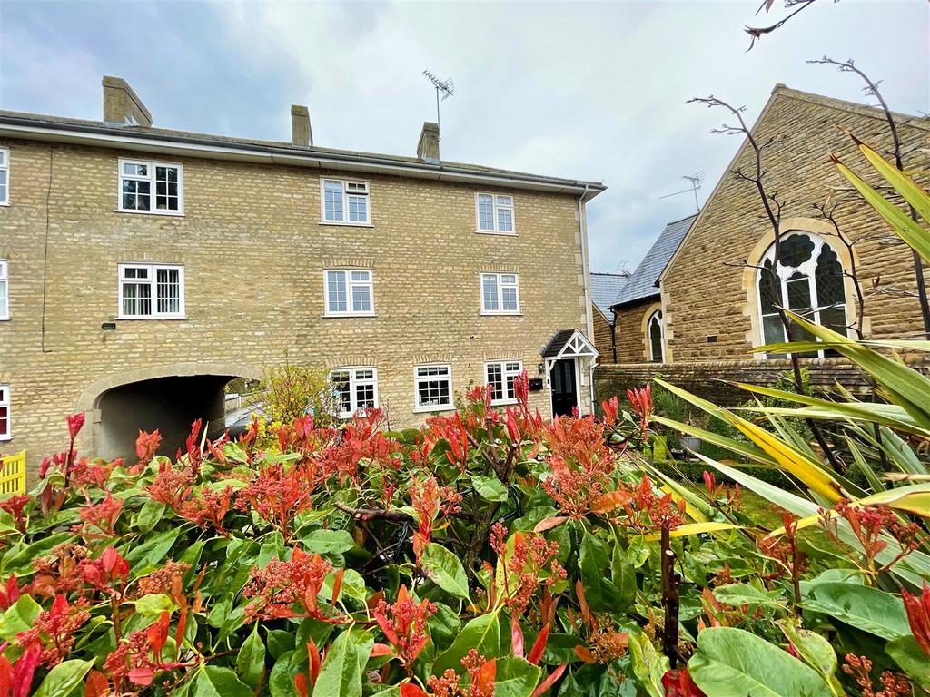 Chapel Court, Wansford, Peterborough 4 bed end of terrace house for