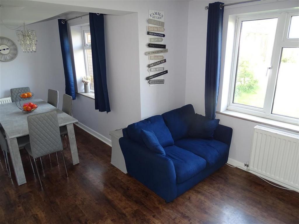 Sitting Area to Dining Area B