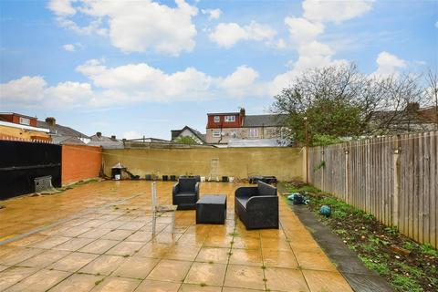 198 Meads Lane, Ilford, IG3 8NY