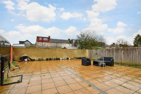 198 Meads Lane, Ilford, IG3 8NY
