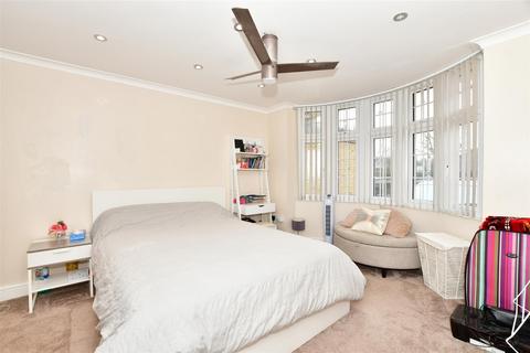 198 Meads Lane, Ilford, IG3 8NY