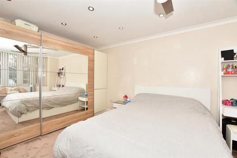 198 Meads Lane, Ilford, IG3 8NY