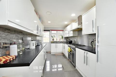 198 Meads Lane, Ilford, IG3 8NY