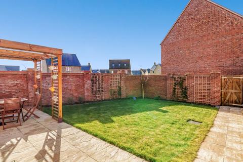 4 bedroom end of terrace house for sale - Whitelands Way, Bicester OX26