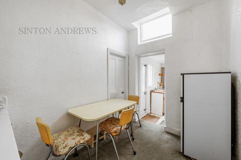 24 Bellevue Road, London, W13 8DE