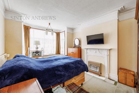 24 Bellevue Road, London, W13 8DE