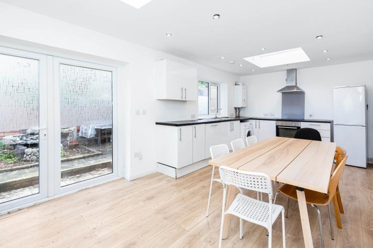 Finnis Street London E2 4 bed house - £3,800 pcm (£877 pw)