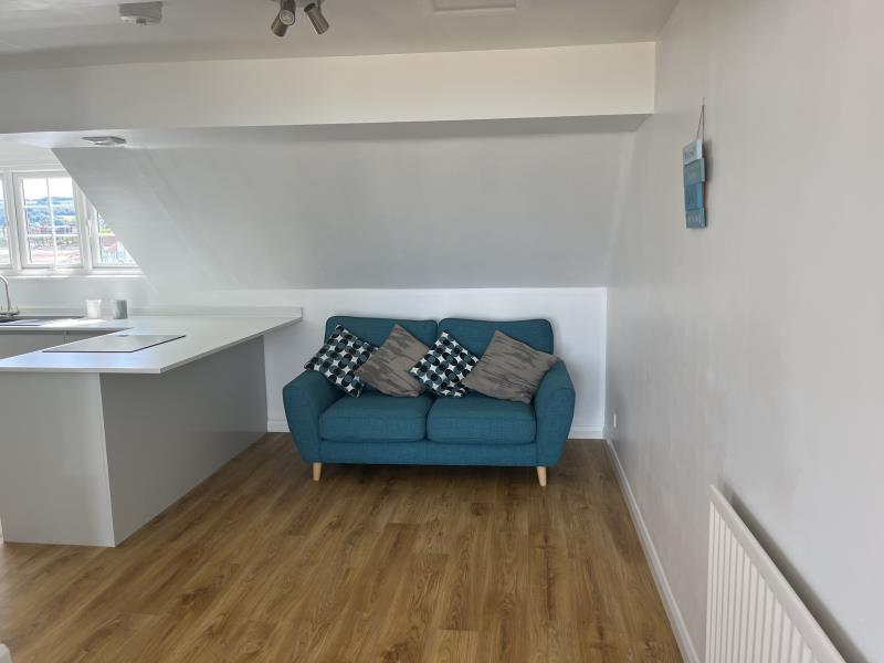 Tides Reach, Minehead TA24 3 bed terraced house £1,200 pcm (£277 pw)