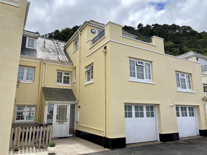 Tides Reach, Minehead TA24 3 bed terraced house £1,250 pcm (£288 pw)