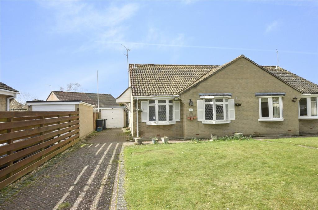 Farm Road, West Moors, Ferndown, Dorset, BH22 2 bed bungalow for sale