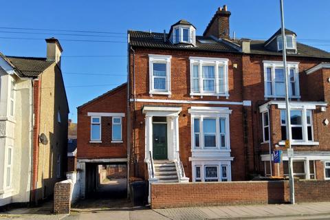 25d Ashburnham Road, Bedford, MK40 1DX