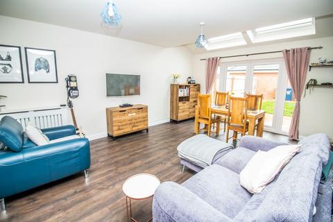 4 bedroom townhouse for sale - Hedley Close, Elba Park, Houghton Le Spring