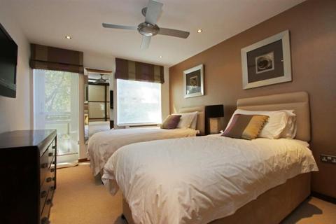 2 bedroom apartment to rent, ENNISMORE GARDENS, KNIGHTSBRIDGE, SW7