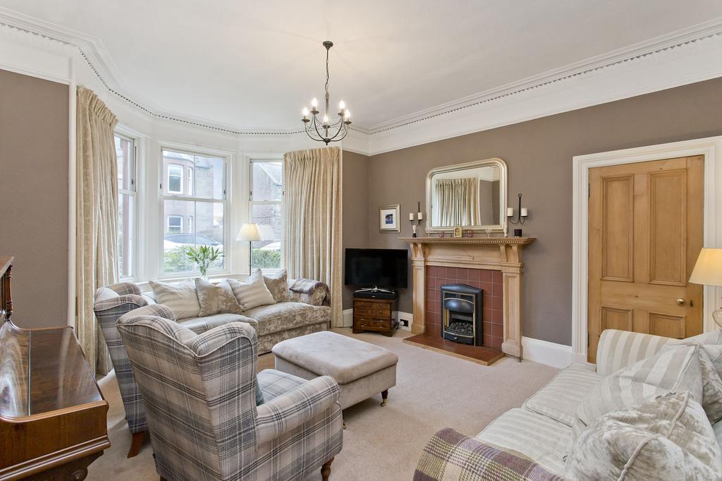 17 Hopetoun Terrace, Gullane, East Lothian, EH31 2DD 5 bed townhouse