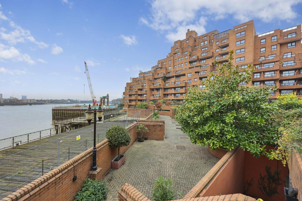 The Highway, London E1W 2 bed flat £2,000 pcm (£462 pw)