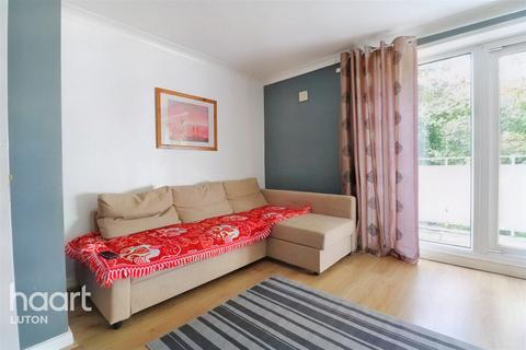 18, Clive Court Havelock Rise, Luton, LU2 7YD