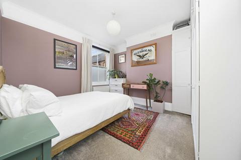 2 bedroom flat for sale - Ferme Park Road, London N8