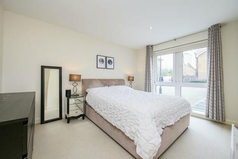 Flat 16, Queensgate House, 1 Hereford Road, London, E3 2FN