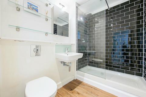 Flat 16, Queensgate House, 1 Hereford Road, London, E3 2FN