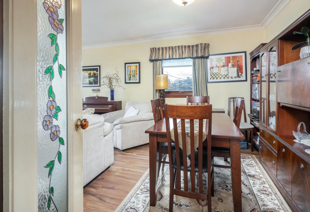 38G Cramond Vale, Edinburgh 3 bed flat £270,000