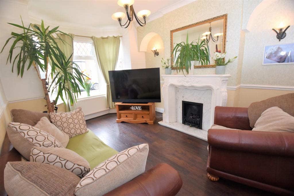 Alderley Road, Flixton, M41 3 bed semidetached house £315,000