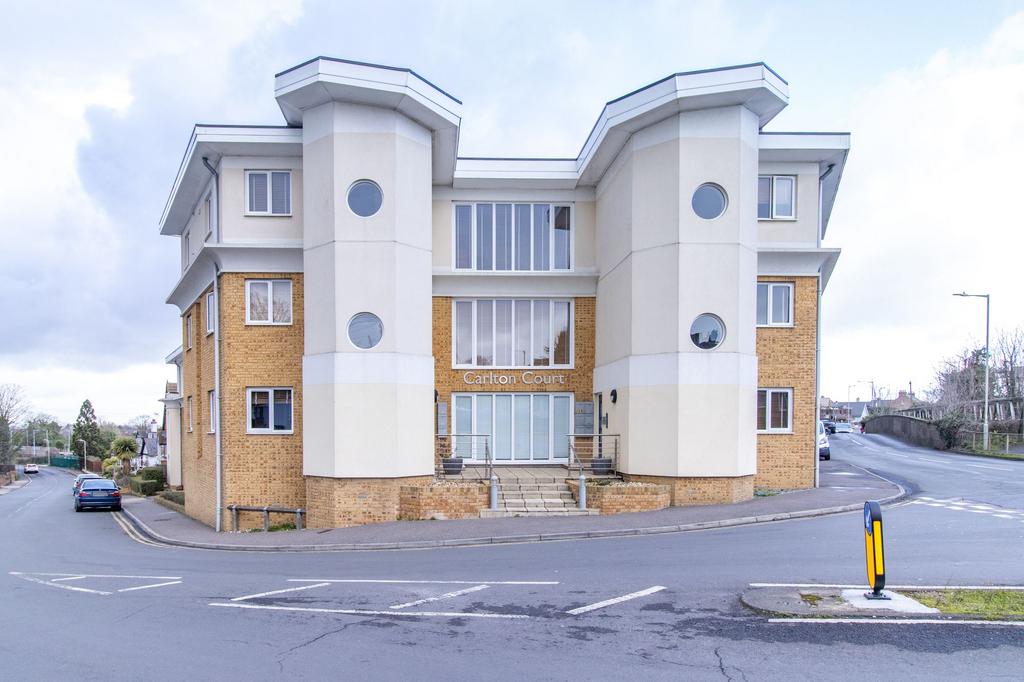 Castle Road, Whitstable, CT5 2 bed apartment for sale £300,000