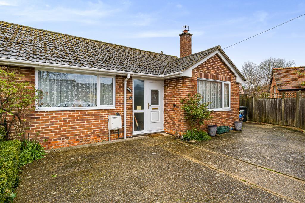 Shaw Road, Newbury, RG14 3 bed semidetached bungalow for sale £350,000