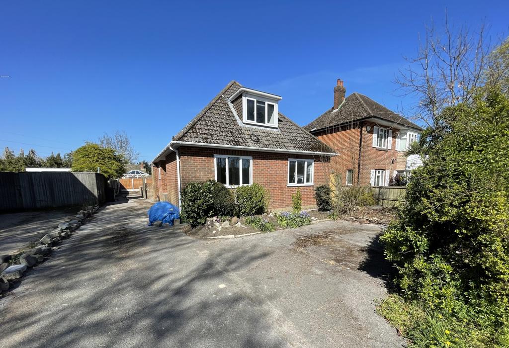 Magna Road, Bournemouth, Dorset 4 bed detached bungalow £1,850 pcm (£
