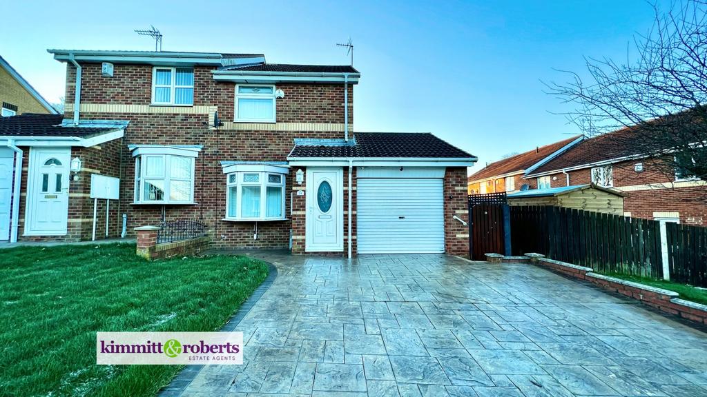 Lakemore, Peterlee, Durham, SR8 2 bed semidetached house £120,000