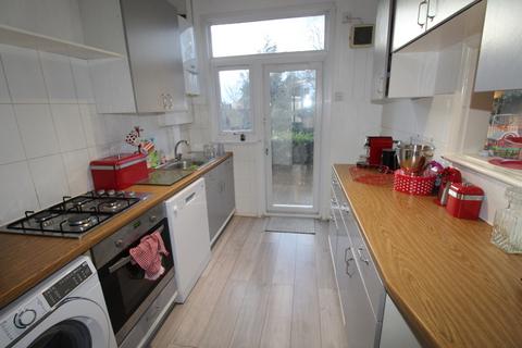 4 bedroom link detached house to rent - Grey Towers Avenue, Hornchurch, Essex, RM11 1JF