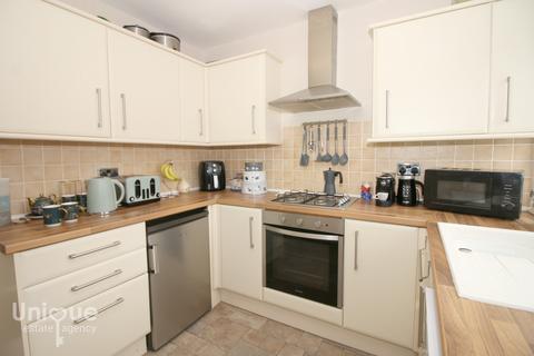 16 Dianne Road, Thornton-cleveleys, FY5 4EF